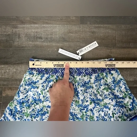 NEW Alice + Olivia Crawford Smocked Mini Skirt - Picture 9 of 15